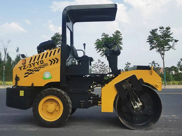 中小型壓路機(jī)